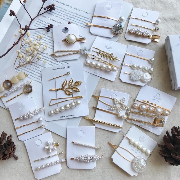 Hair accessories coming soon - Picture 1 of 4